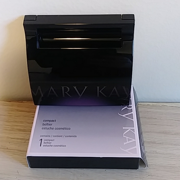 Mary Kay compact (empty) - Picture 4 of 5